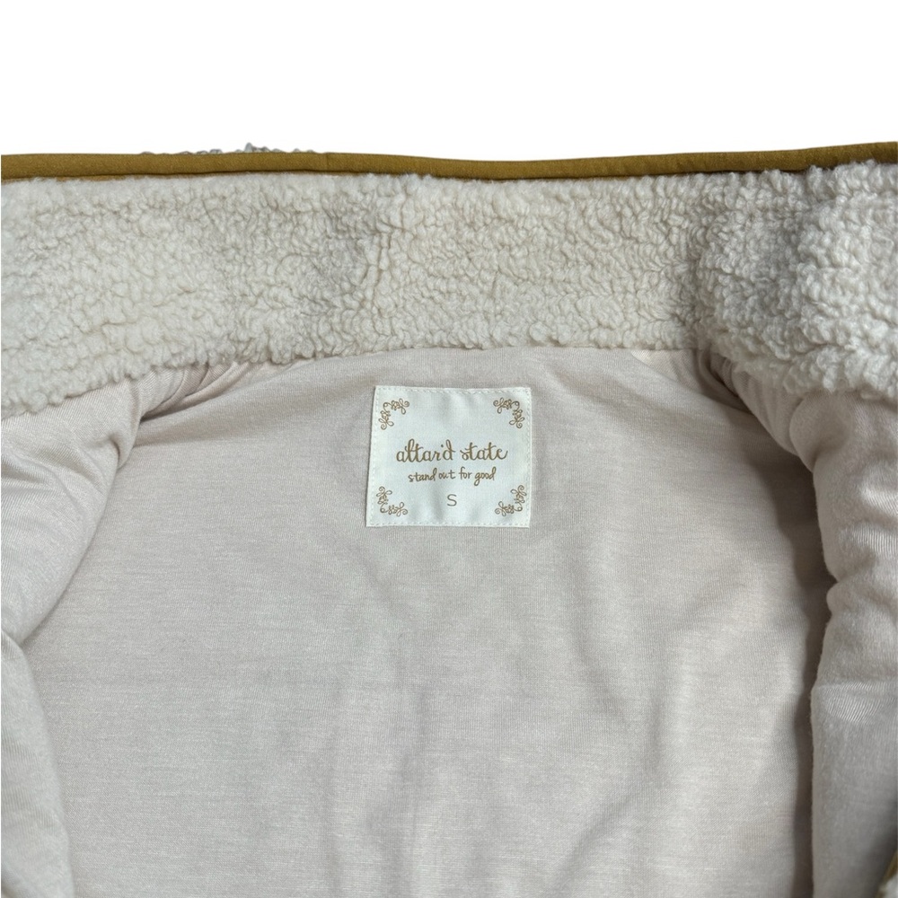 ALTAR’D STATE Women’s Size Small Cream Colored Sherpa Pocketed Vest - Picture 6 of 7
